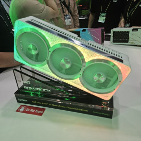 同德台北电脑展秀出三款概念 RTX 5090 显卡：钻彩、全金属、水冷